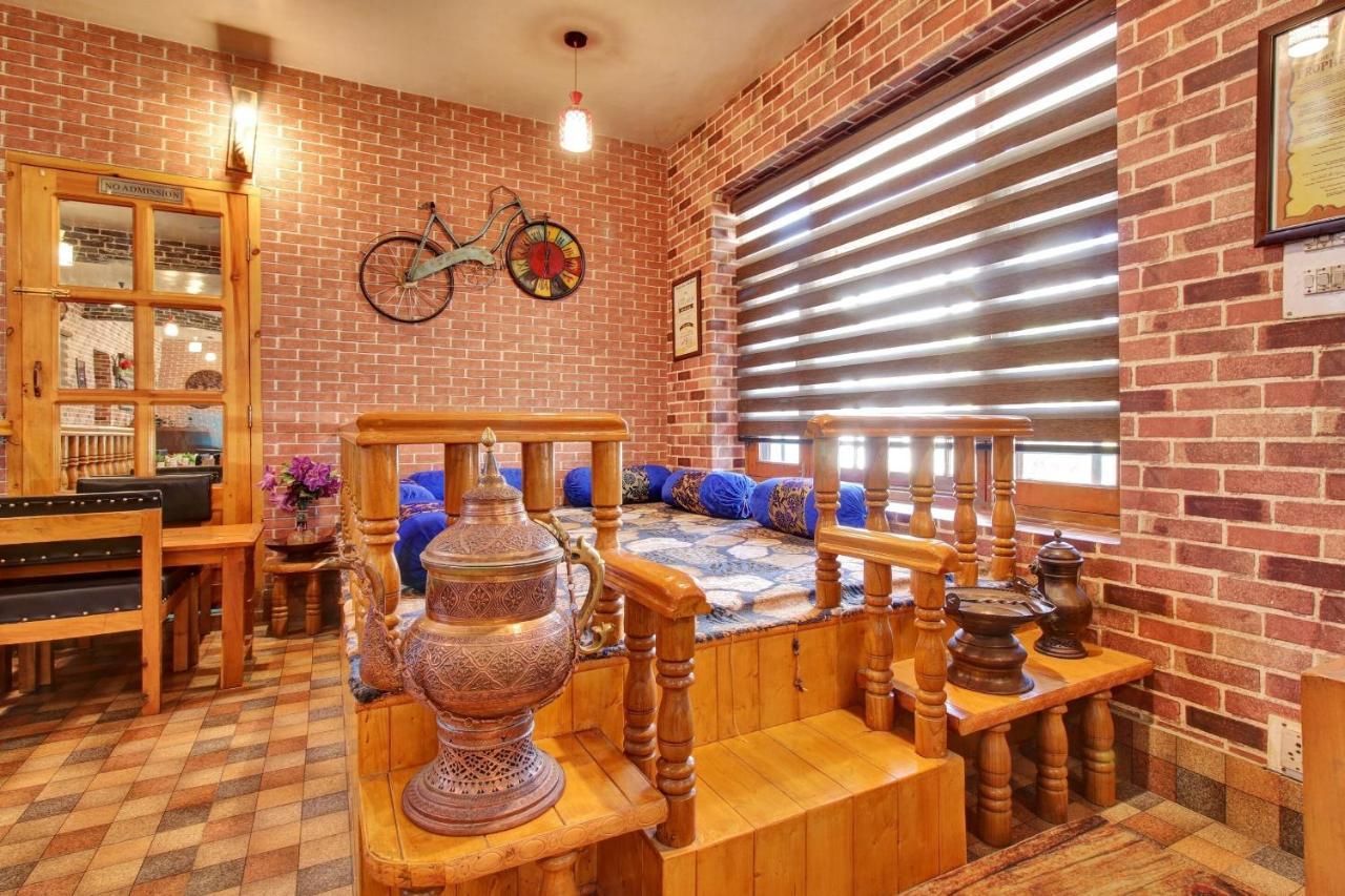 Super Oyo Capital O 91600 The Village Classic Hotel And Restaurant Srinagar  Ngoại thất bức ảnh