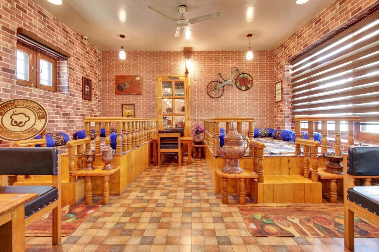 Super Oyo Capital O 91600 The Village Classic Hotel And Restaurant Srinagar  Ngoại thất bức ảnh