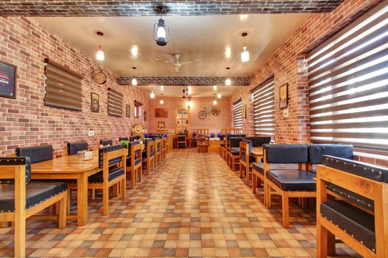 Super Oyo Capital O 91600 The Village Classic Hotel And Restaurant Srinagar  Ngoại thất bức ảnh